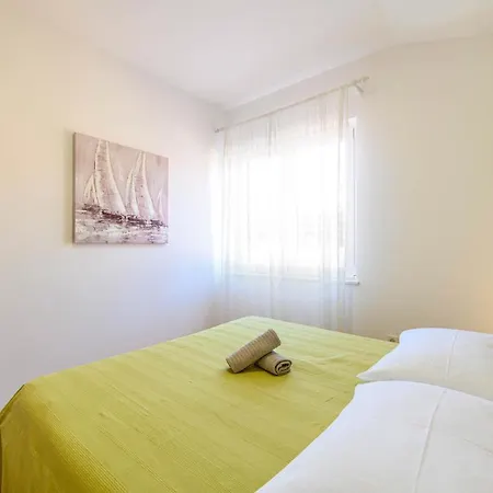 Apartment Maslina *